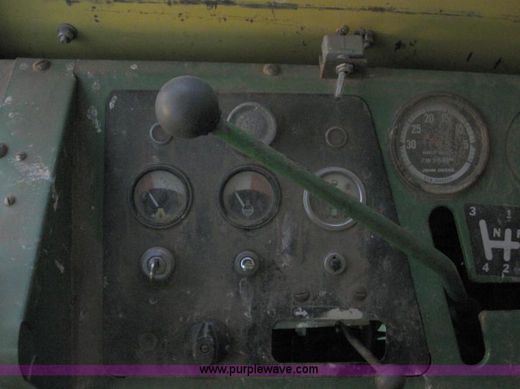 image for item B5748 John Deere 95 combine