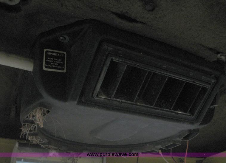 image for item B5748 John Deere 95 combine