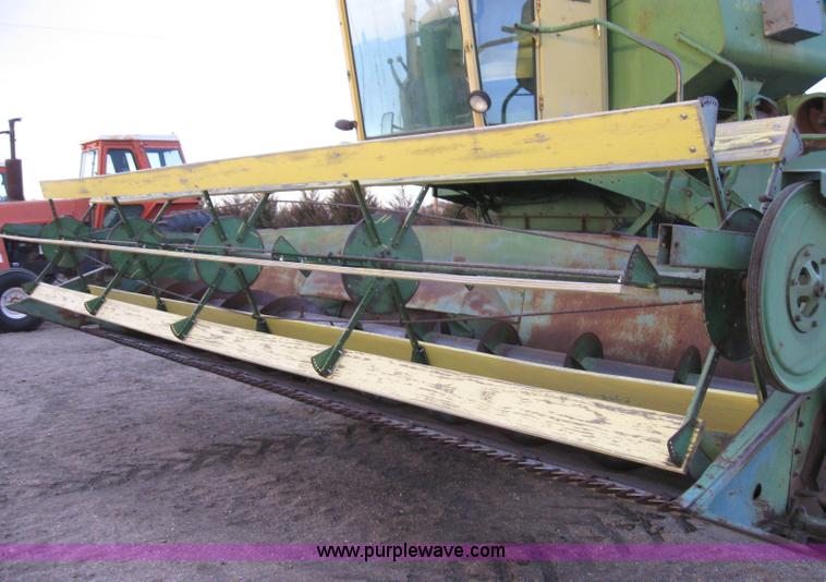 image for item B5748 John Deere 95 combine