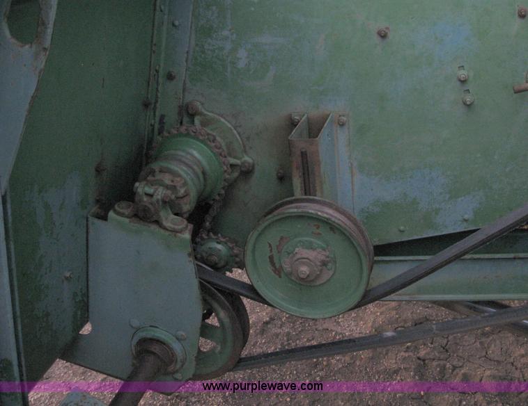 image for item B5748 John Deere 95 combine