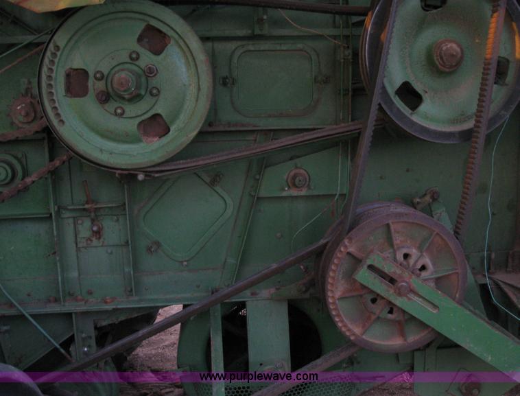 image for item B5748 John Deere 95 combine