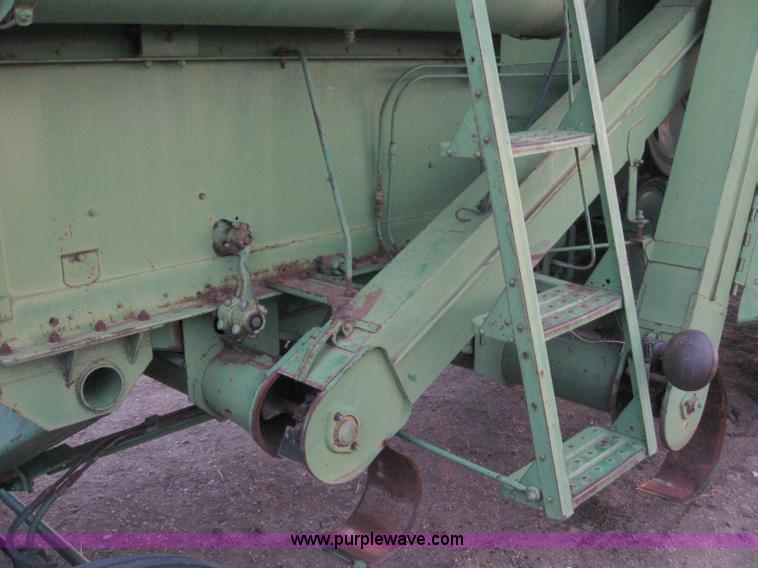 image for item B5748 John Deere 95 combine