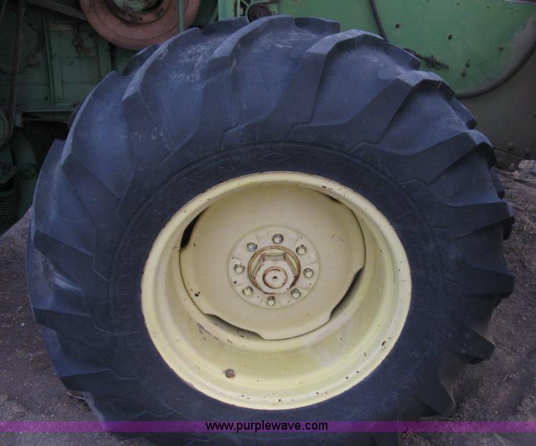 image for item B5748 John Deere 95 combine