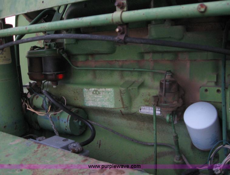 image for item B5748 John Deere 95 combine