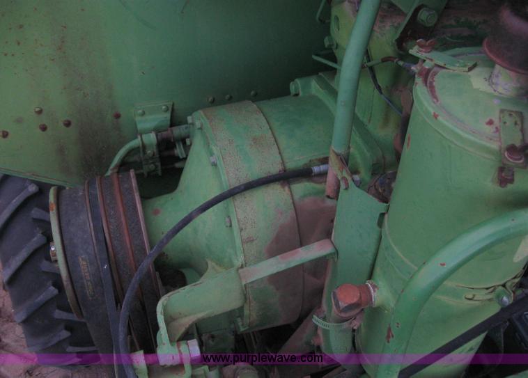 image for item B5748 John Deere 95 combine