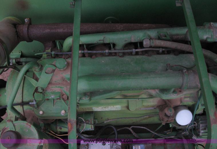 image for item B5748 John Deere 95 combine