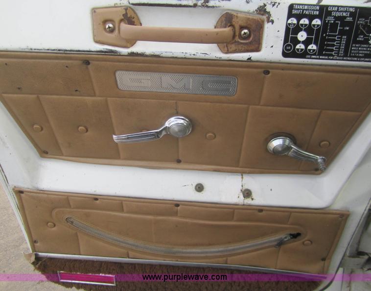 image for item B5762 1980 GMC Brigadier semi