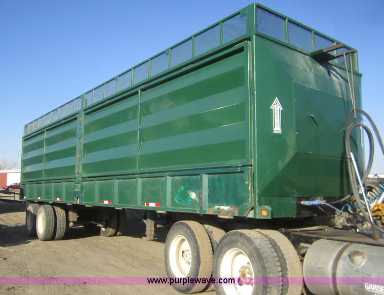 image for item B5764 2005 Aeroswint Side Chuter 35' side dump silage trailer