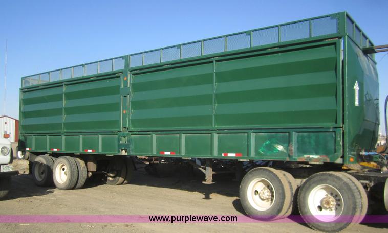 image for item B5764 2005 Aeroswint Side Chuter 35' side dump silage trailer