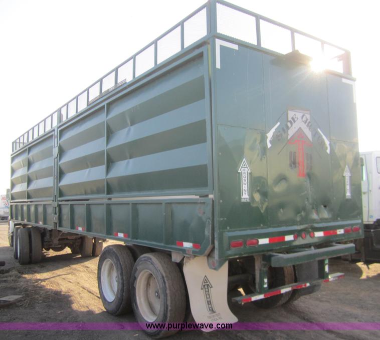image for item B5764 2005 Aeroswint Side Chuter 35' side dump silage trailer