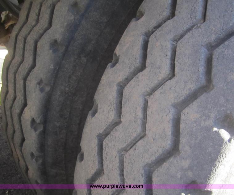 image for item B5764 2005 Aeroswint Side Chuter 35' side dump silage trailer