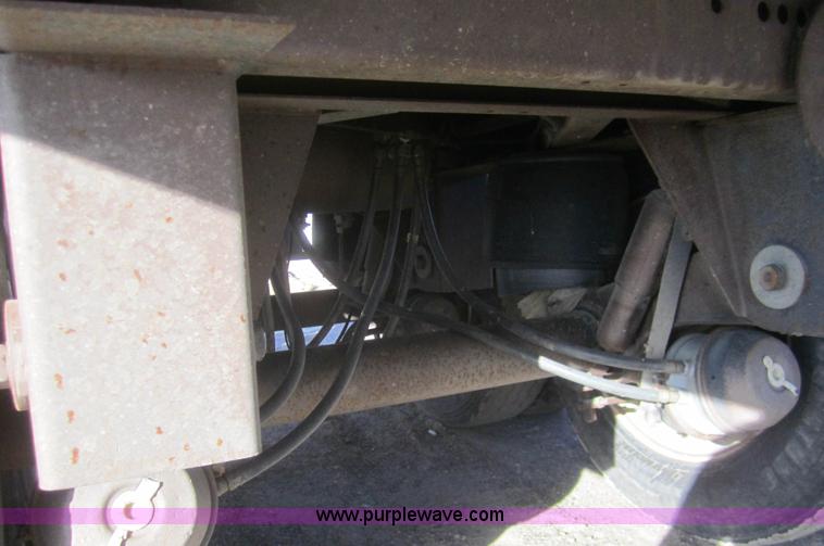 image for item B5764 2005 Aeroswint Side Chuter 35' side dump silage trailer