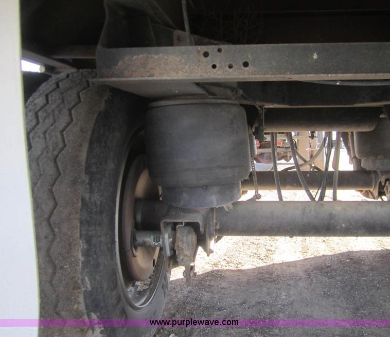 image for item B5764 2005 Aeroswint Side Chuter 35' side dump silage trailer