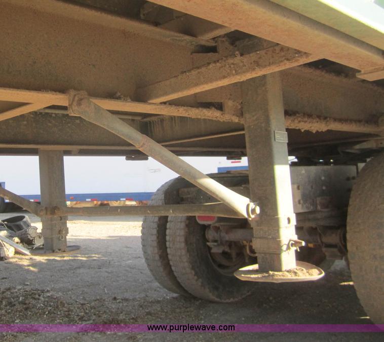 image for item B5764 2005 Aeroswint Side Chuter 35' side dump silage trailer