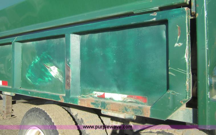 image for item B5764 2005 Aeroswint Side Chuter 35' side dump silage trailer