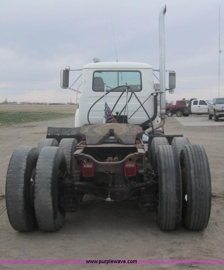 image for item B5765 1985 Mack R686ST semi