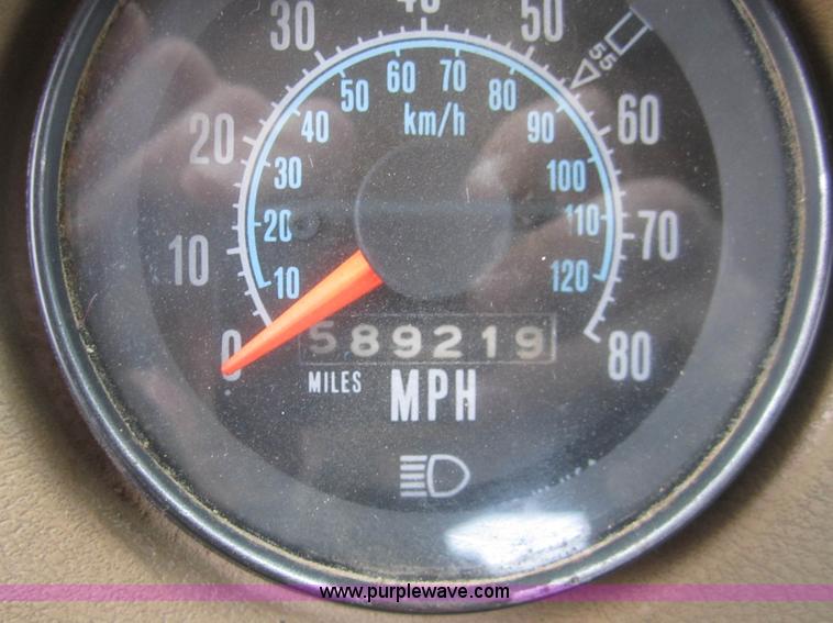 image for item B5765 1985 Mack R686ST semi