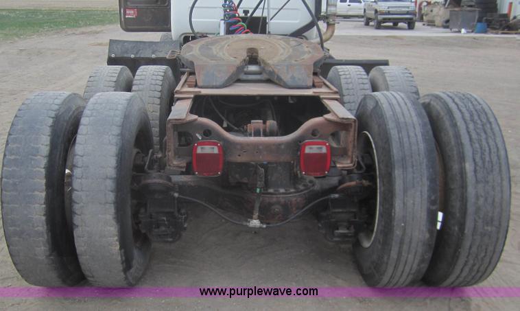 image for item B5765 1985 Mack R686ST semi