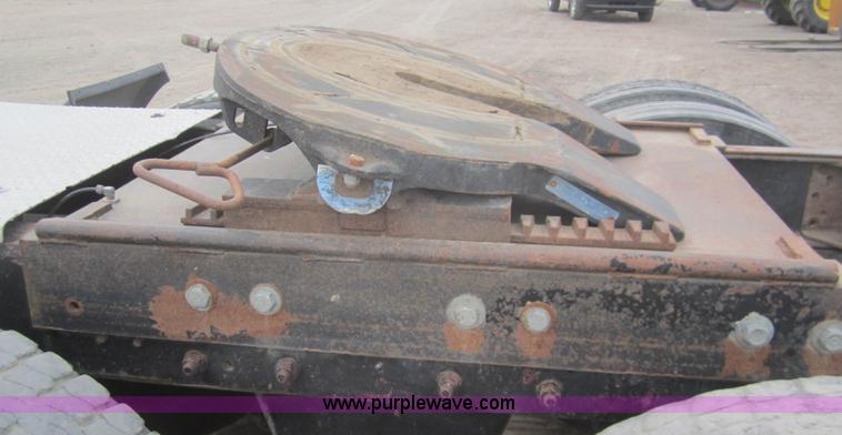 image for item B5765 1985 Mack R686ST semi