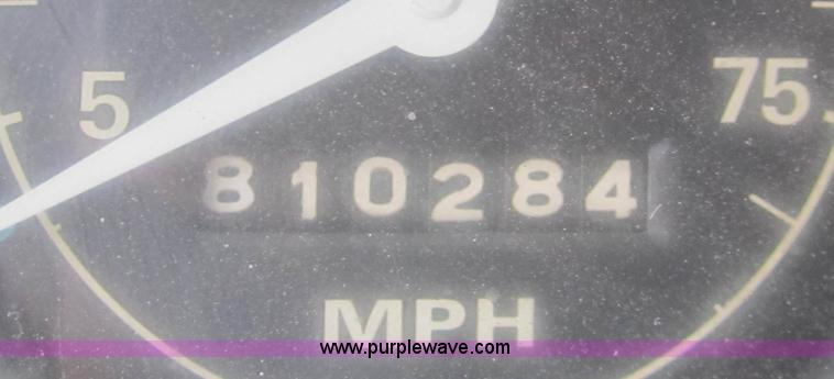 image for item B5766 1983 Ford LT9000 semi