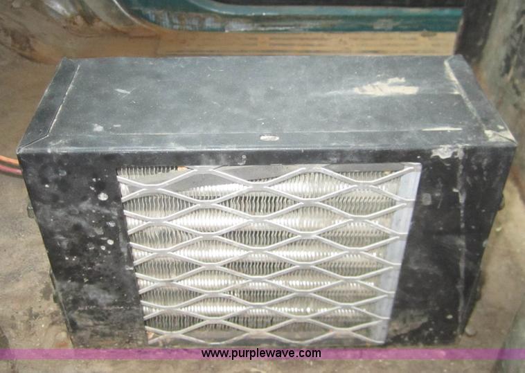 image for item B5766 1983 Ford LT9000 semi