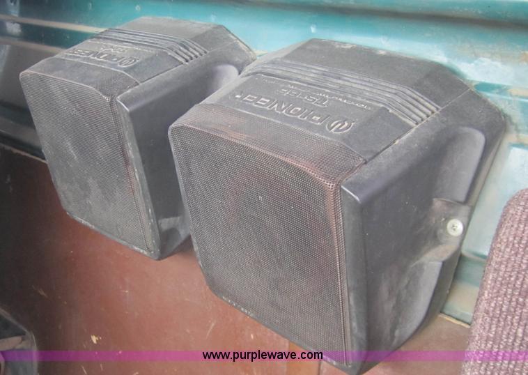 image for item B5766 1983 Ford LT9000 semi