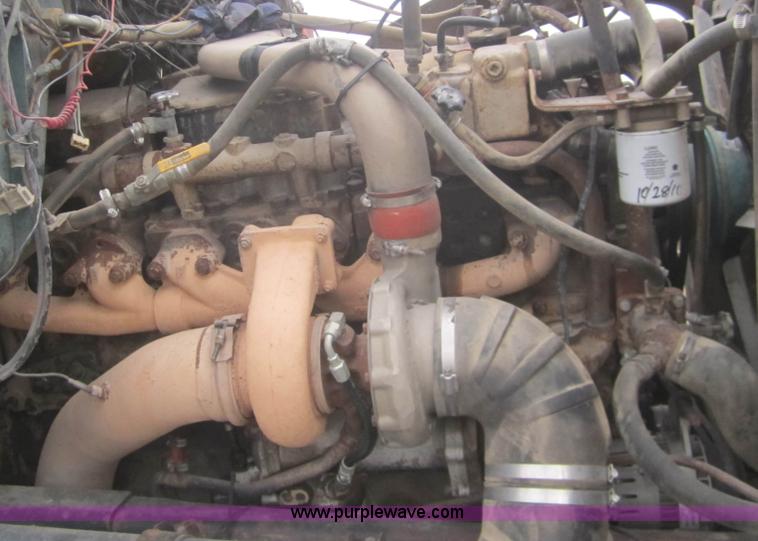 image for item B5766 1983 Ford LT9000 semi