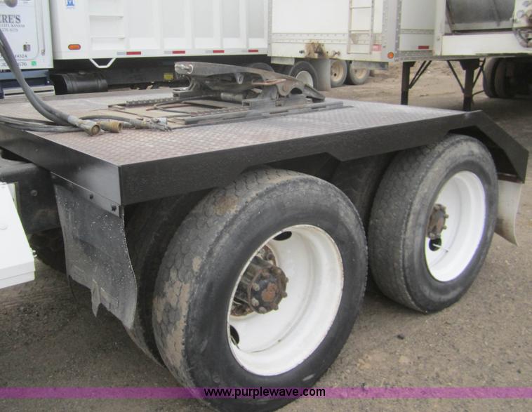 image for item B5766 1983 Ford LT9000 semi