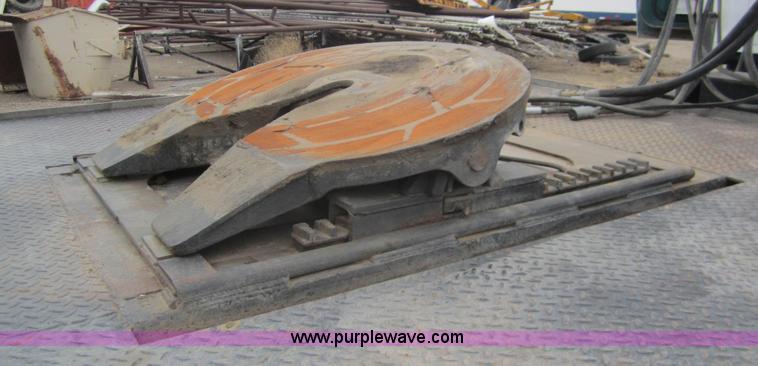 image for item B5766 1983 Ford LT9000 semi