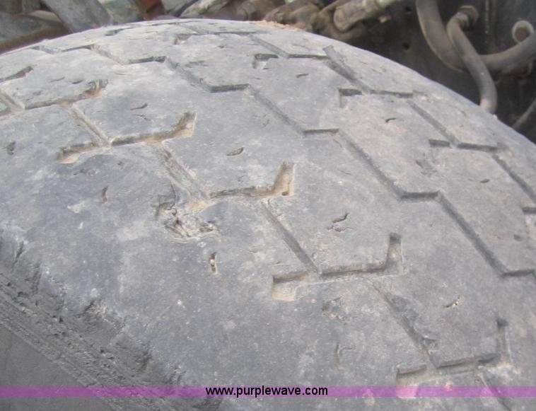 image for item B5766 1983 Ford LT9000 semi