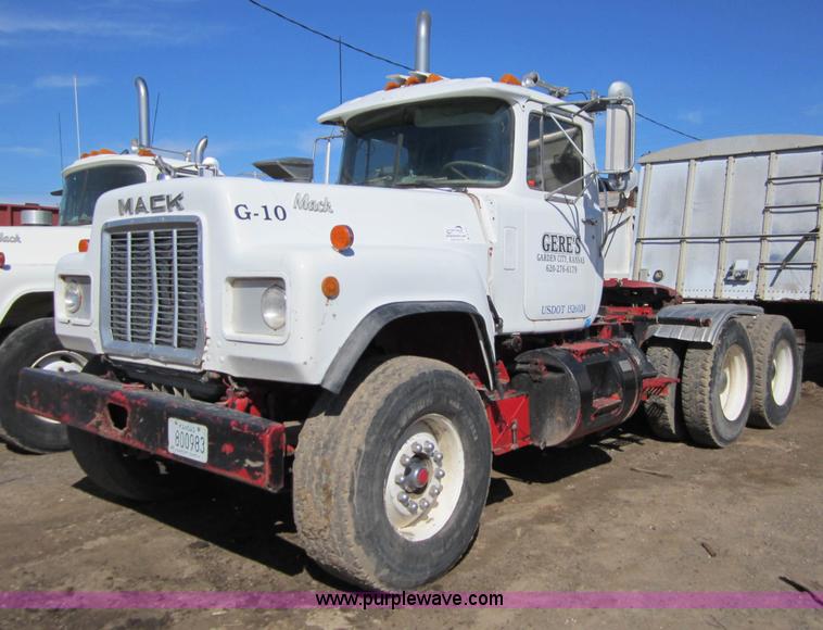 image for item B5770 1981 Mack R747S semi truck