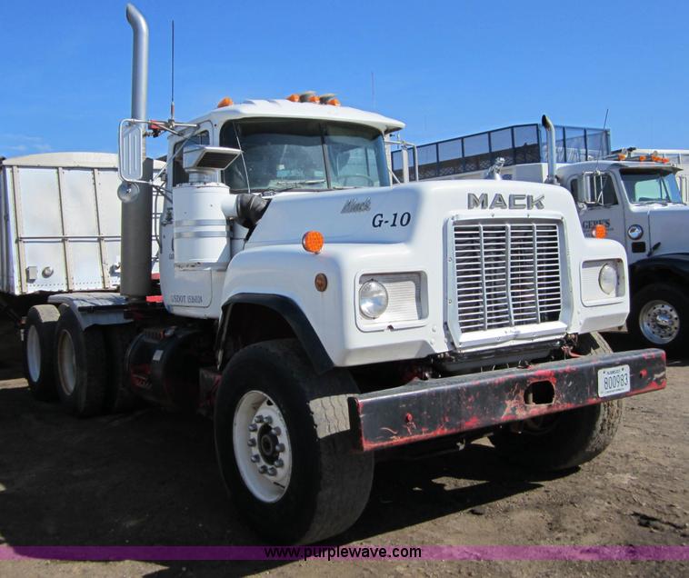 image for item B5770 1981 Mack R747S semi truck