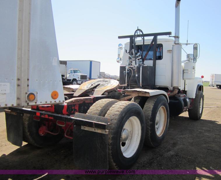 image for item B5770 1981 Mack R747S semi truck
