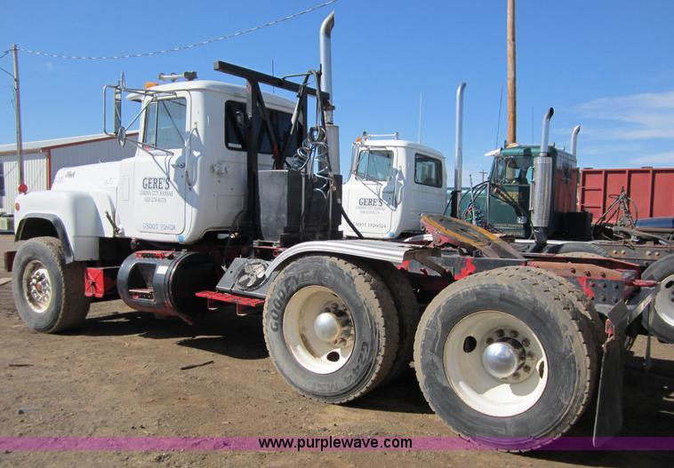 image for item B5770 1981 Mack R747S semi truck