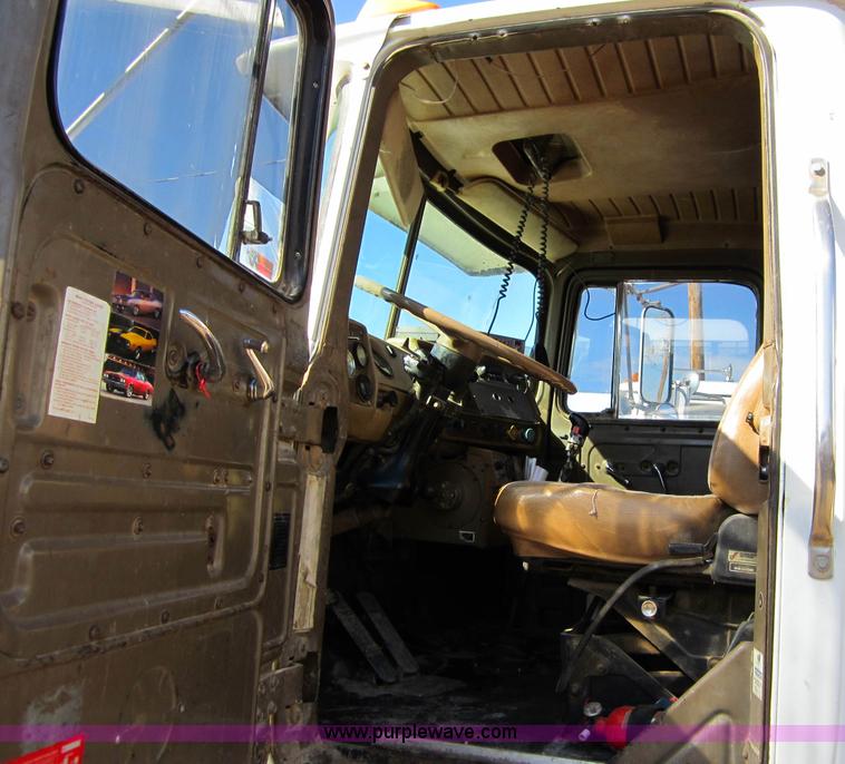 image for item B5770 1981 Mack R747S semi truck