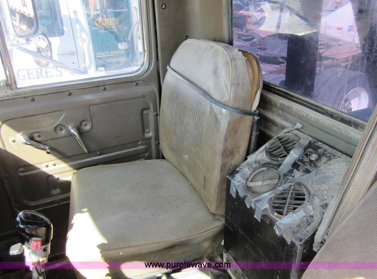 image for item B5770 1981 Mack R747S semi truck