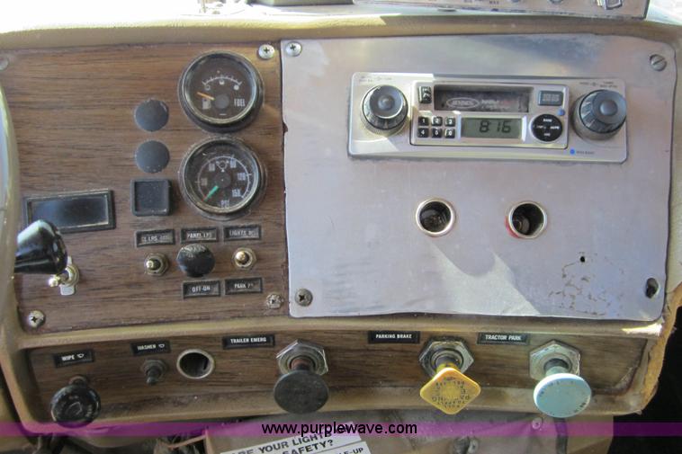 image for item B5770 1981 Mack R747S semi truck