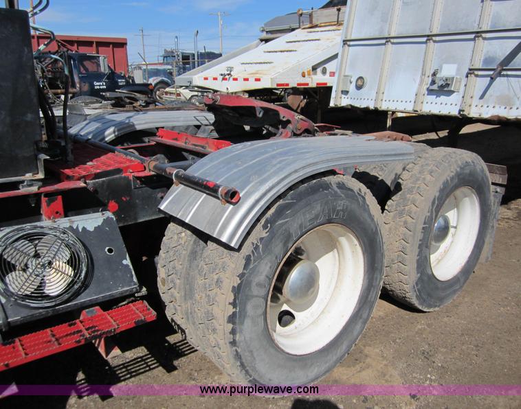 image for item B5770 1981 Mack R747S semi truck