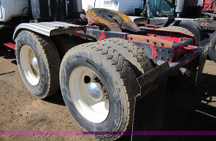 image for item B5770 1981 Mack R747S semi truck