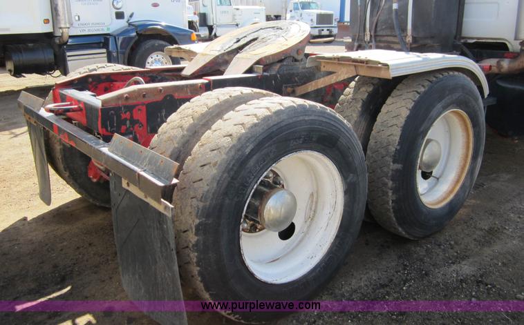 image for item B5770 1981 Mack R747S semi truck