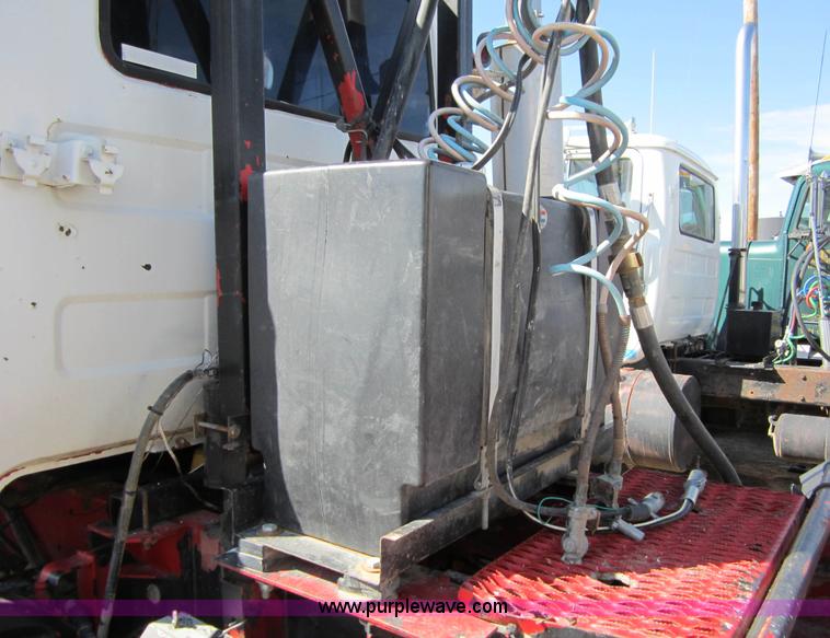 image for item B5770 1981 Mack R747S semi truck