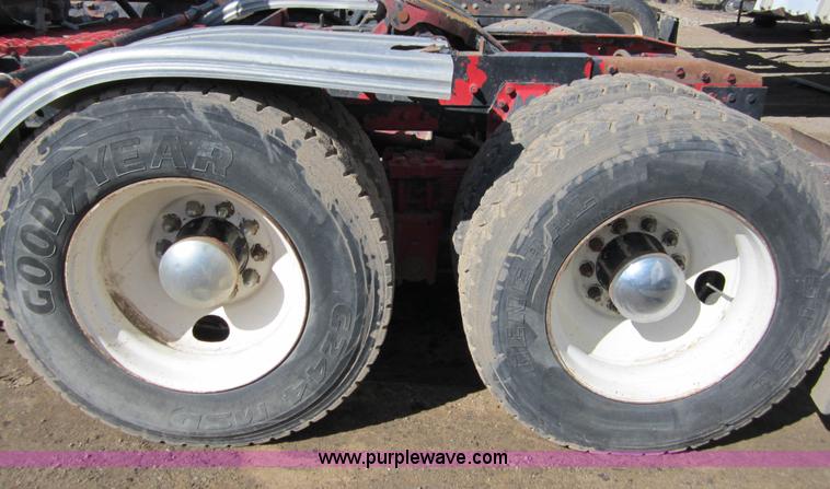 image for item B5770 1981 Mack R747S semi truck