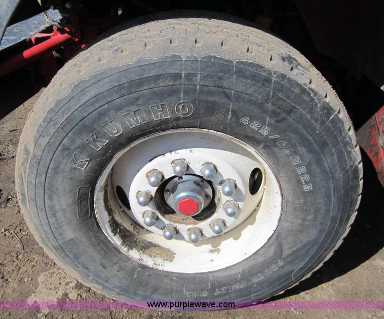 image for item B5770 1981 Mack R747S semi truck