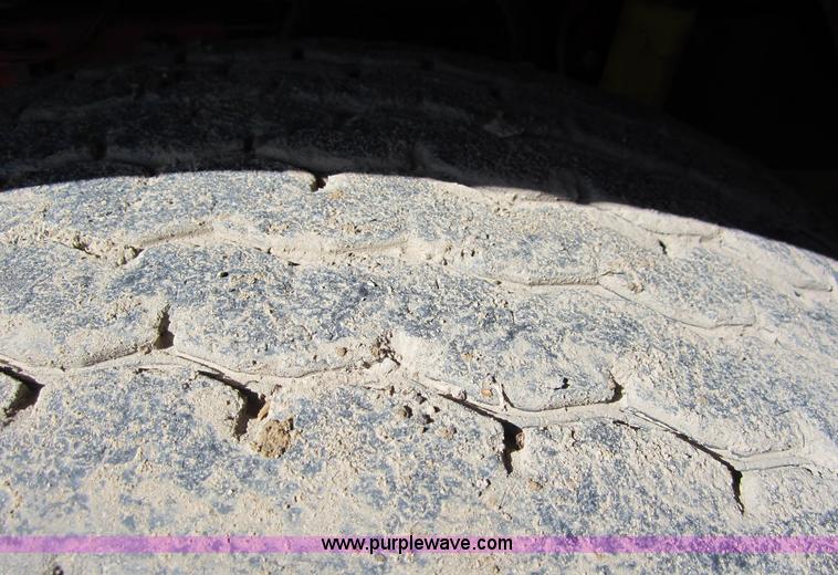 image for item B5770 1981 Mack R747S semi truck