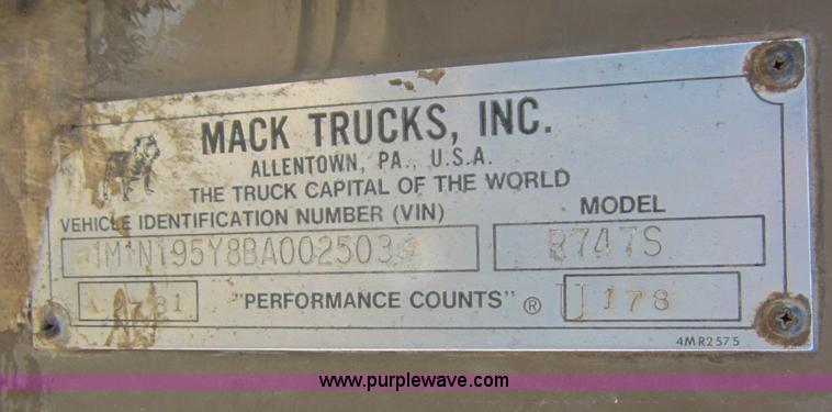 image for item B5770 1981 Mack R747S semi truck