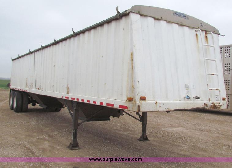 image for item B7139 2001 Jet 40' double hopper grain trailer