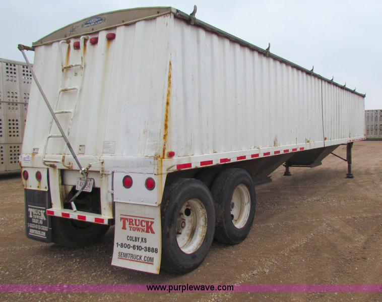 image for item B7139 2001 Jet 40' double hopper grain trailer