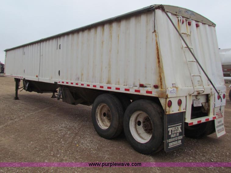 image for item B7139 2001 Jet 40' double hopper grain trailer