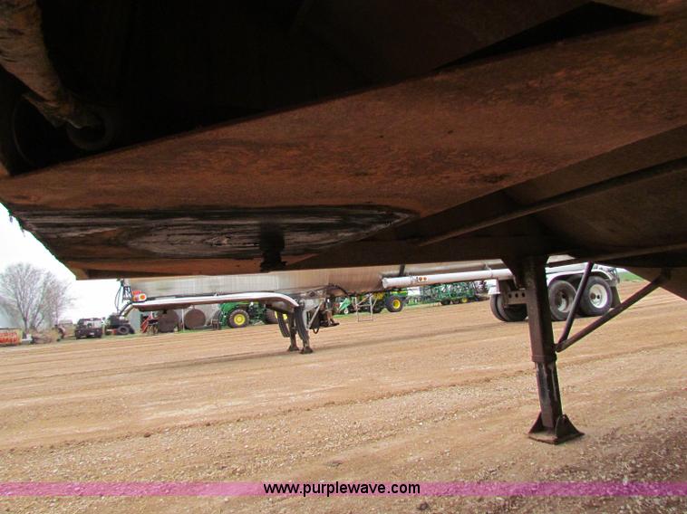 image for item B7139 2001 Jet 40' double hopper grain trailer