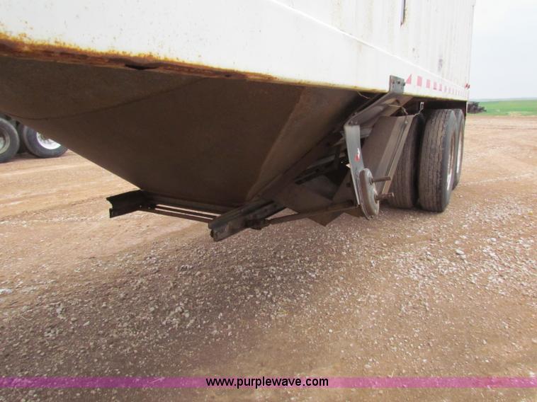 image for item B7139 2001 Jet 40' double hopper grain trailer